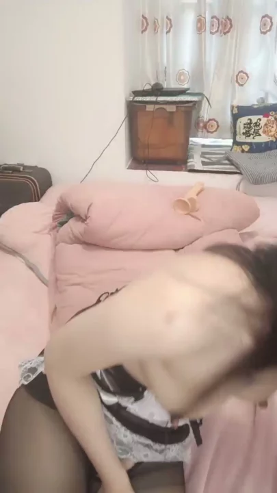 Screenshot 9 from Ama de llaves japonesa en primera persona tejiendo con medias negras y ropa interior mostrando su cara