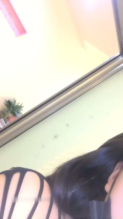 Screenshot 13 from Masturbação em POV Japonês — Bela Gostosa de Peitos Grandes com Vibrador de Renda