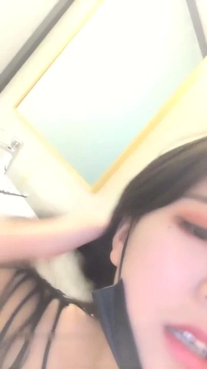 Screenshot 5 from Masturbação em POV Japonês — Bela Gostosa de Peitos Grandes com Vibrador de Renda