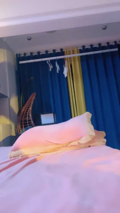 Screenshot 7 from Masturbação em POV Japonesa — Gata de Óculos Provoca com Lingerie e Meias Arrastão