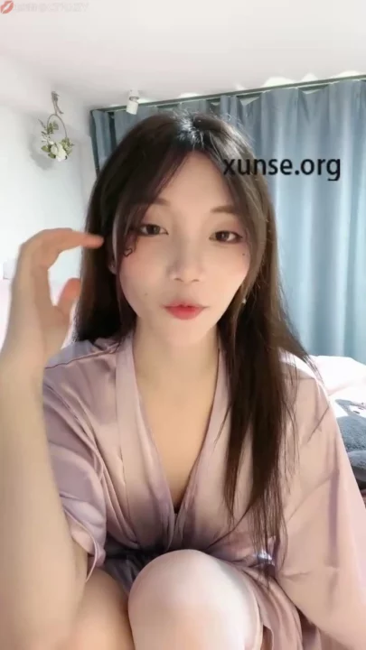 Screenshot 12 aus Japanische POV Masturbation — Kleine Schönheit fingert ihre nasse Muschi in Dessous