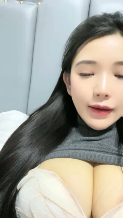日本视角手淫 — 穿着内衣的小美女玩玩具