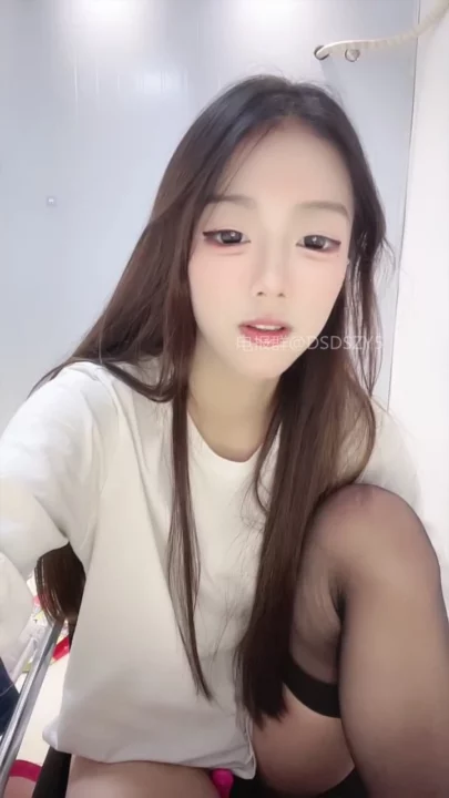Screenshot 2 from Japanese POV Masturbation — Xinyi’s Solo Lingerie Toy Play Leak