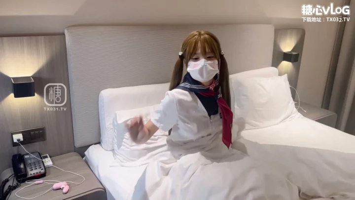 Screenshot 3 aus Japanische POV Schulmädchen-Uniform — Petite Asiatin in Overknees und Augenbinde