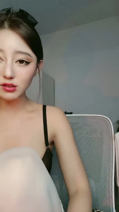Screenshot 3 aus Japanische POV-Aufnahme ohne Zensur — Tongtongs Lingerie und ihre nackte Muschi verlocken