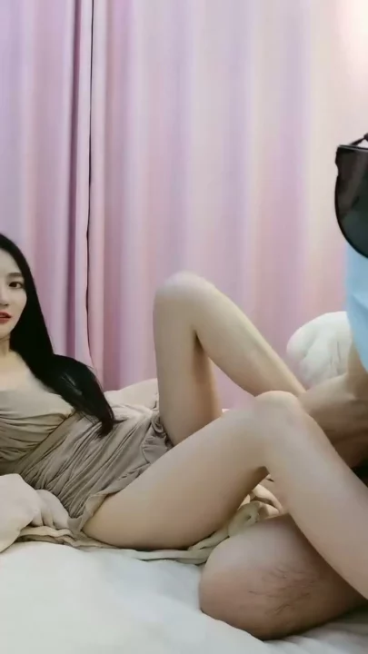 Screenshot 2 aus Japanische POV unzensiert — Ostasiatische Schönheit bekommt Creampie von europäischem Partner