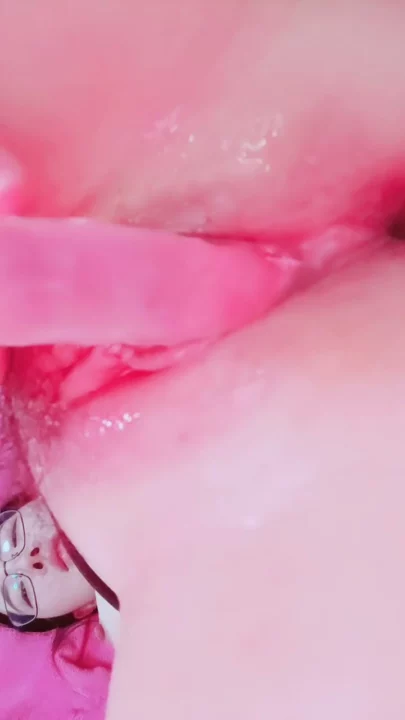 Screenshot 13 aus Japanische POV unzensiert — Amateurin zeigt Gesicht und benutzt Dildo im Schlafzimmer