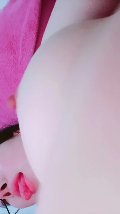 Screenshot 7 aus Japanische POV unzensiert — Amateurin zeigt Gesicht und benutzt Dildo im Schlafzimmer