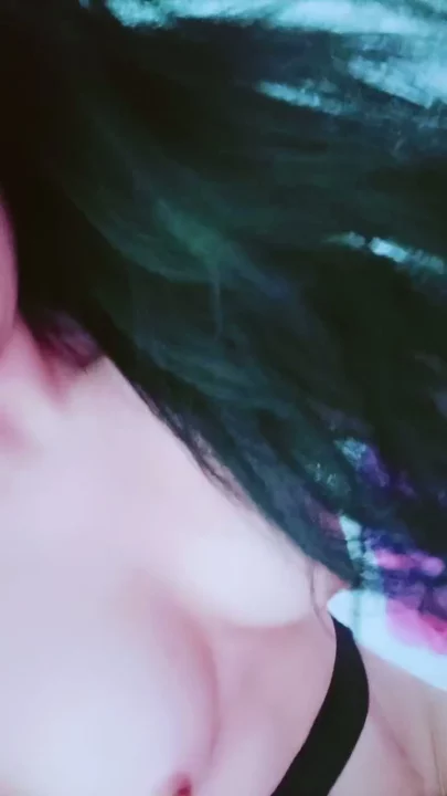 Screenshot 9 aus Japanische POV unzensiert — Amateurin zeigt Gesicht und benutzt Dildo im Schlafzimmer