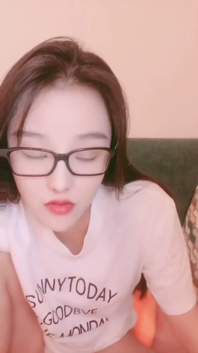 3번 스크린샷, Japanese POV Uncensored — Feifei Takes Hard Creampie in Bedroom에서 캡처됨
