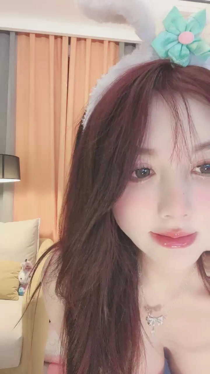 Video abspielen: Japan POV Unzensiert — Livestream Amateur mit sichtbarem Gesicht in blauer Wäsche