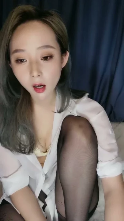 Screenshot 3 from Un point de vue japonais non censuré — La grande sœur en bas noirs et chatte rasée