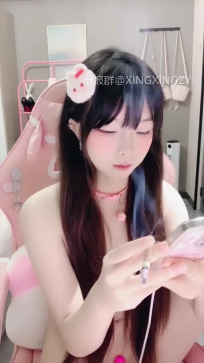 Screenshot 18 from Japonesa em Primeiro Plano Desencensurada — Amadora Pequena com Dildo e Parceiro Fora de Cena
