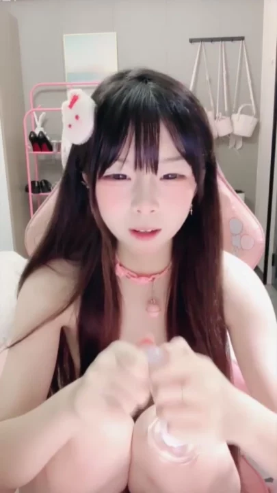 Screenshot 19 from Japonesa em Primeiro Plano Desencensurada — Amadora Pequena com Dildo e Parceiro Fora de Cena