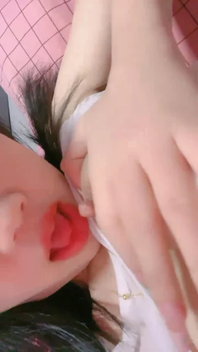 6번 스크린샷, 일본 POV 무삭제 — 아마추어 페티쉬와 화면 밖 파트너의 딜도 플레이에서 캡처됨