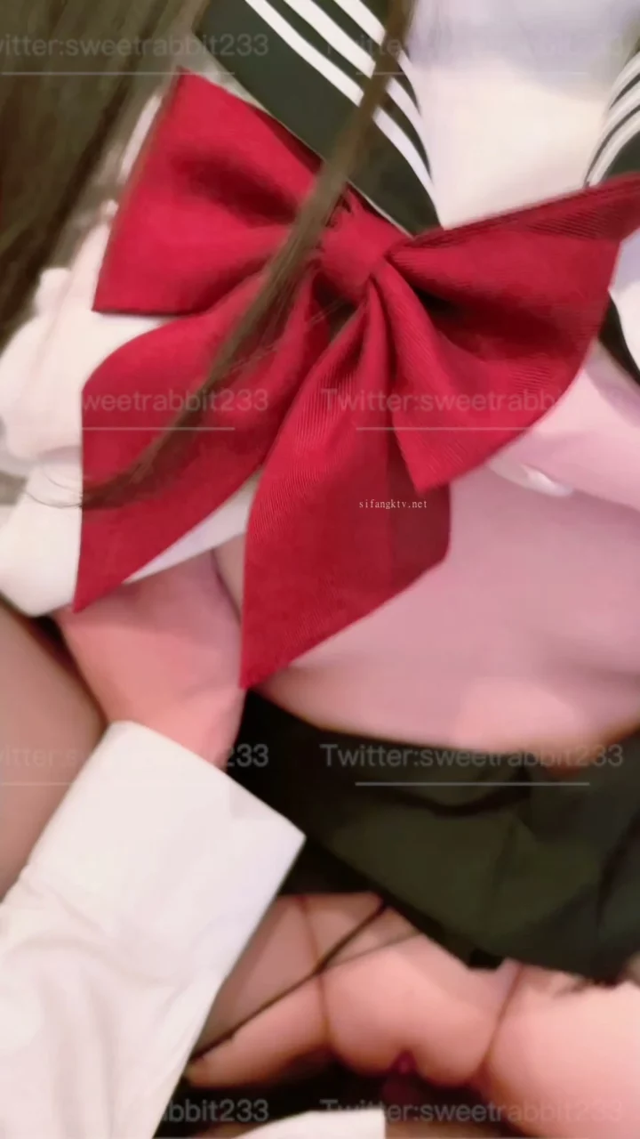 Play video: POV Jepang Tanpa Sensor — Gadis Sekolah Pakai Seragam dan Stoking Mainin Memek [FC2-PPV-4874379]
