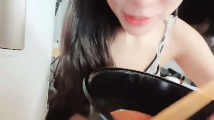 Screenshot 8 aus Japanische POV unzensiert — schlanke Amateurin mit Gesicht zeigt sich im Hotelzimmer [FC2-PPV-9726890]
