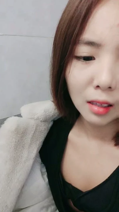 Screenshot 10 from Japanese POV Uncensored — Yiyi Faces Off-Frame Partner in Hotel Room