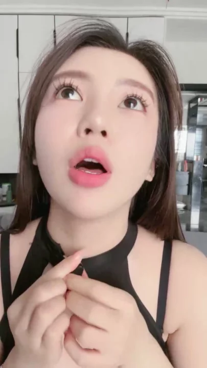 Screenshot 12 from Japanese POV Uncensored — Yiyi’s Amateur Bedroom Encounter with Off-Frame Partner