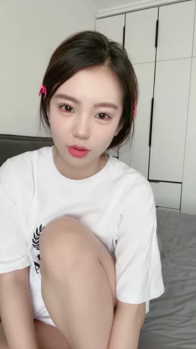 Screenshot 8 from Japanese POV Uncensored — Yiyi’s Amateur Bedroom Encounter with Off-Frame Partner
