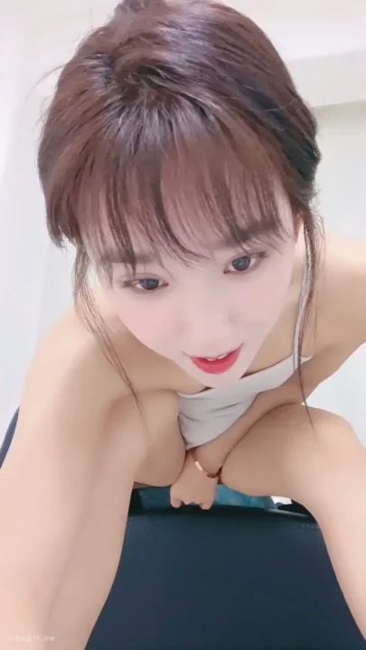 Screenshot 3 aus Japanische POV-Aufnahme ohne Zensur — Yuxins Amateur-Creampie und Gesichtsbesamung im sonnendurchfluteten Schlafzimmer