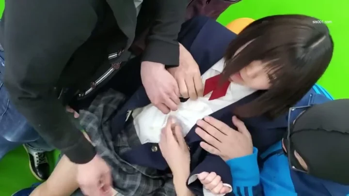 Screenshot 2 from 日本女学生视角内射 —— 穿着制服的小美女被轮番上阵