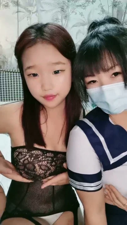 Screenshot 2 from 日本校服少女三人行 — 大胸试镜第一视角