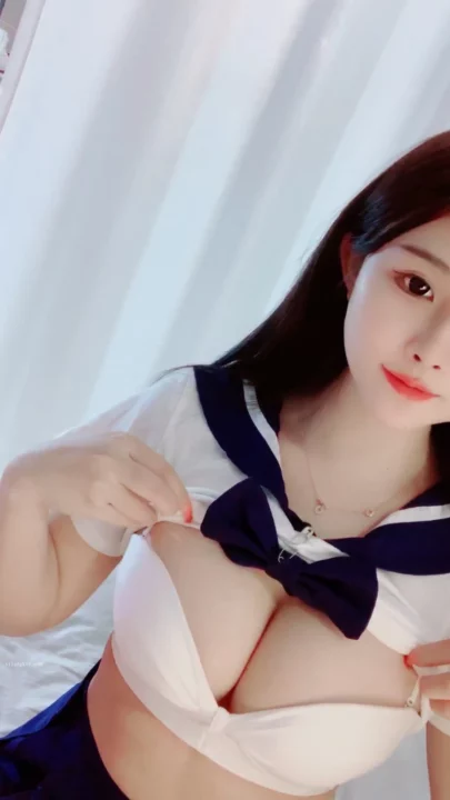 Screenshot 1 from Japanese Schoolgirl Uniform Posing — Petite Beauty in Sailor Outfit [FC2-PPV]