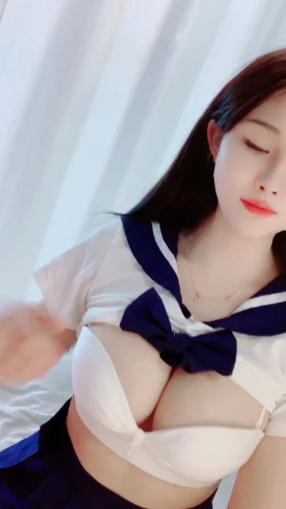 Screenshot 7 from Japanese Schoolgirl Uniform Posing — Petite Beauty in Sailor Outfit [FC2-PPV]