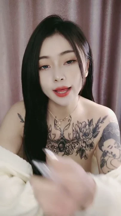 Screenshot 13 from Transmissão ao Vivo Vazada de Japonesa Solitária com Seios Grandes se Masturbando — Rosto Mostrado