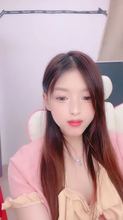 Screenshot 5 from Japanese Solo Masturbation — Petite Beauty Faces Camera in Pink Lingerie