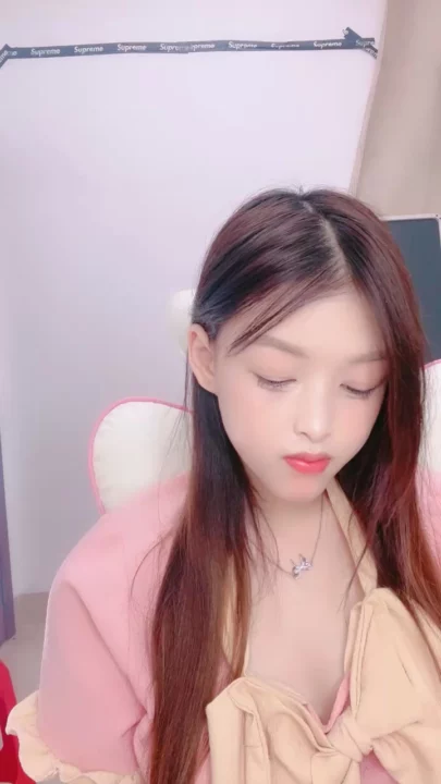 Screenshot 6 from Japanese Solo Masturbation — Petite Beauty Faces Camera in Pink Lingerie