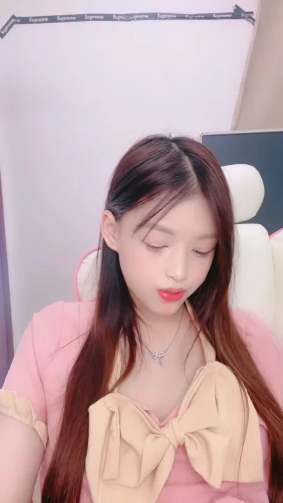 Screenshot 7 from Japanese Solo Masturbation — Petite Beauty Faces Camera in Pink Lingerie