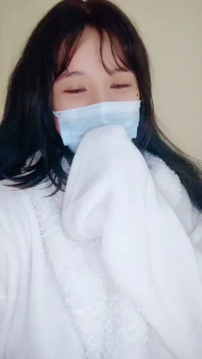 Screenshot 15 from Japanese Solo Masturbation — Petite Face-Shown Amateur with Surgical Mask