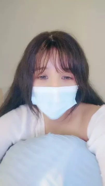 Screenshot 31 from Japanese Solo Masturbation — Petite Face-Shown Amateur with Surgical Mask