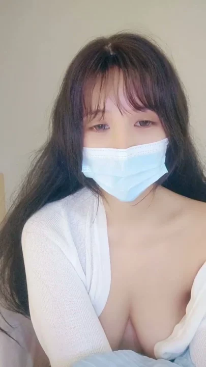 Screenshot 32 from Japanese Solo Masturbation — Petite Face-Shown Amateur with Surgical Mask