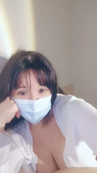 Screenshot 8 from Japanese Solo Masturbation — Petite Face-Shown Amateur with Surgical Mask