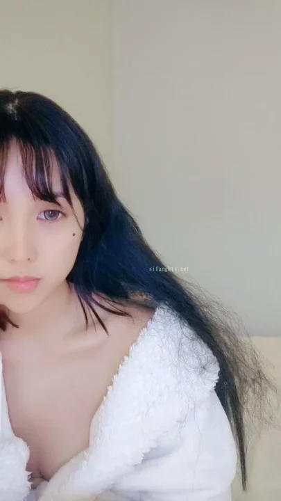 Screenshot 10 from Japanese Solo Masturbation — Petite Face-Shown Amateur with Surgical Mask