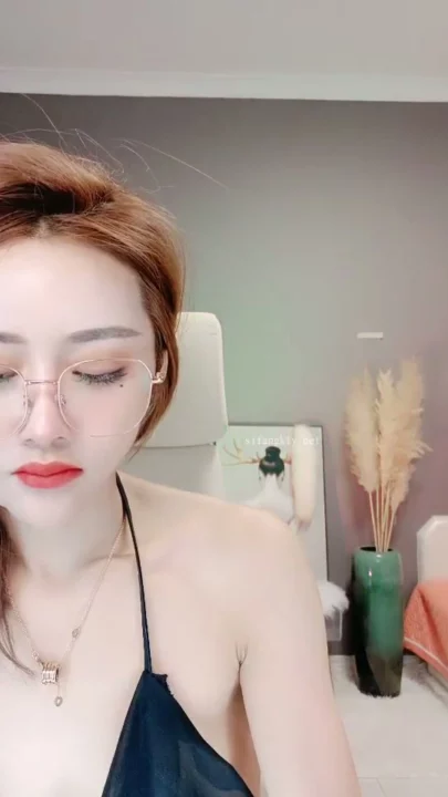 Screenshot 5 from Japanese Solo Masturbation — Sasa in Lingerie with Glasses and Face Shown