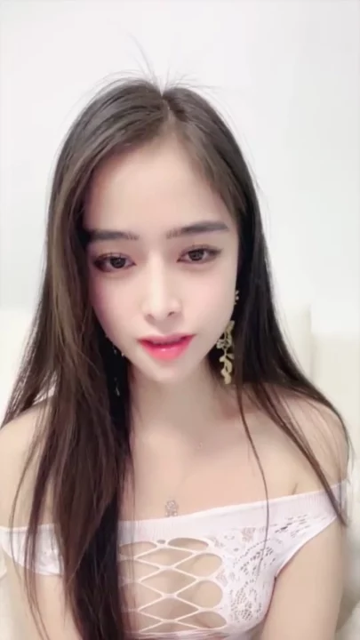 日本自慰诱惑 — 白色露肩上衣，正脸出镜