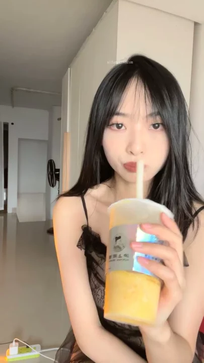 Screenshot 17 from Japanese Solo Masturbation — Yumeng Teases with Vibrator in Lingerie
