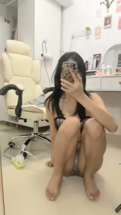 Screenshot 32 from Japanese Solo Masturbation — Yumeng Teases with Vibrator in Lingerie