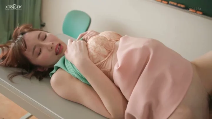 Screenshot 11 from Professeur Japonais en Classe - Point de Vue — Bondage aux Bas Nylons Noirs et Anal Interracial
