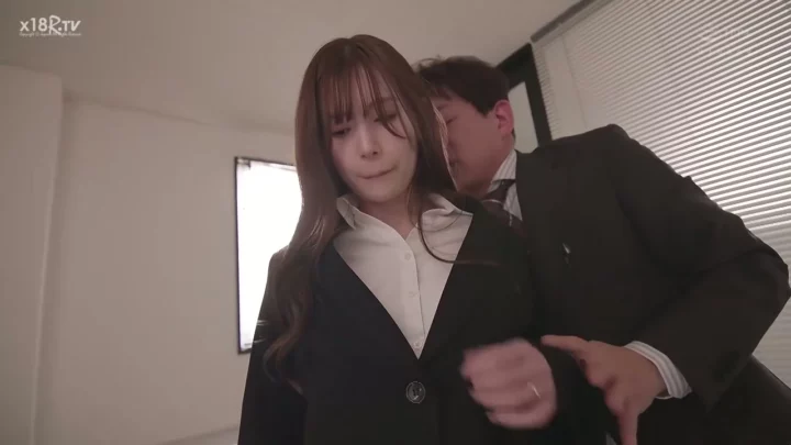 Screenshot 7 from Esposa Japonesa Recebendo Por Dentro — Funcionária em Meias e Lingerie