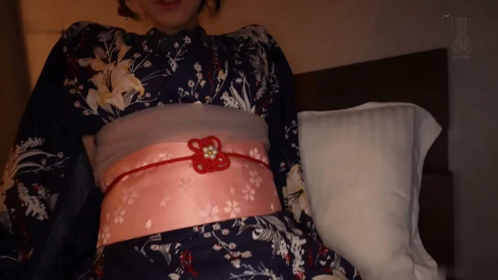 Screenshot 5 aus Japanische Ehefrau Creampie unzensiert — Kimono & Ehering-Symbolik [Neue Ehefrau 3-Stunden-Special]