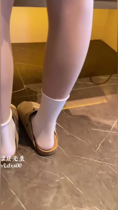 Screenshot 2 from Jiajia Japanese POV Creampie — Petite Beauty in White Lingerie and Stockings