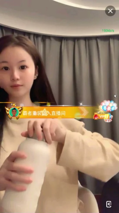 Screenshot 15 aus Keke Baby Solo Masturbation — Livestream-Leak mit rasieter Muschi
