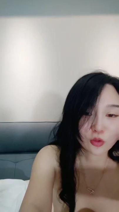 Screenshot 3 from Korean Amateur POV — Lili’s Shaved Pussy Masturbation Leak