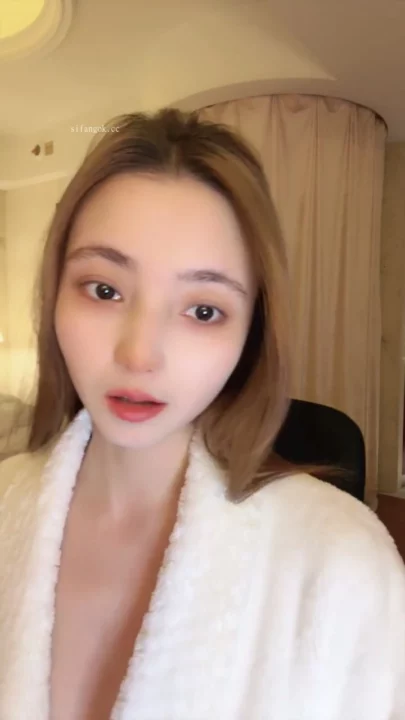 Screenshot 2 from Niuniu Tự Sướng POV Quyến Rũ — Em Á Châu Nhỏ Nhắn Khoe Hàng Trong Áo Choàng Mềm Mại