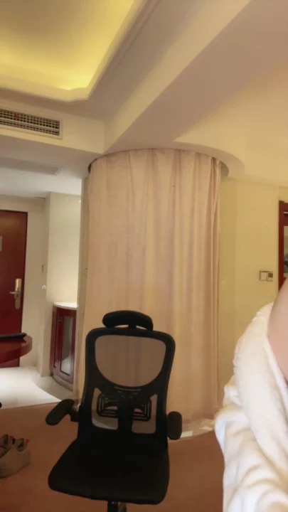 Screenshot 12 from Niuniu Tự Sướng POV Quyến Rũ — Em Á Châu Nhỏ Nhắn Khoe Hàng Trong Áo Choàng Mềm Mại